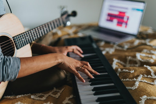 Online music lesson